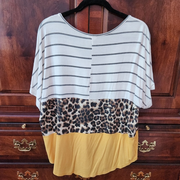 Color Block Top - Picture 2 of 3